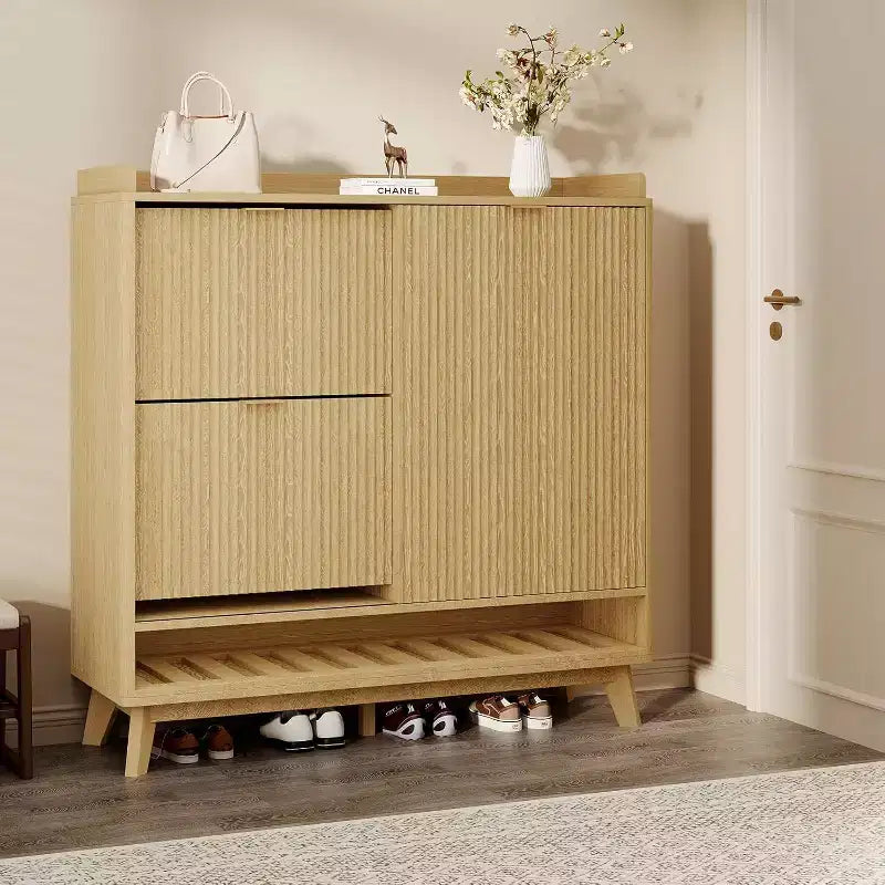 Schmaler geriffelter Schuhschrank für den Eingangsbereich, großer freistehender Schuh-Organizer aus Holz mit Schiebetür, 2 Klappschubladen, verstellbare Regalböden