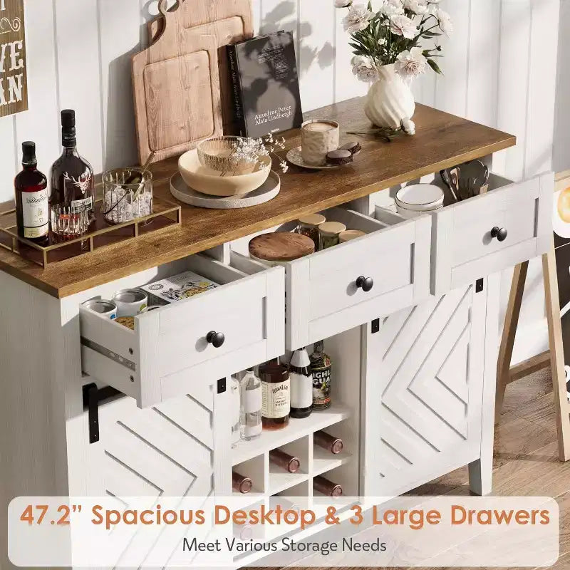 Bauernhaus-Sideboard mit Weinschrank und Schubladen, Weinschrank aus Holz mit verschiebbaren Scheunentüren, rustikale Kaffeestation für das Esszimmer