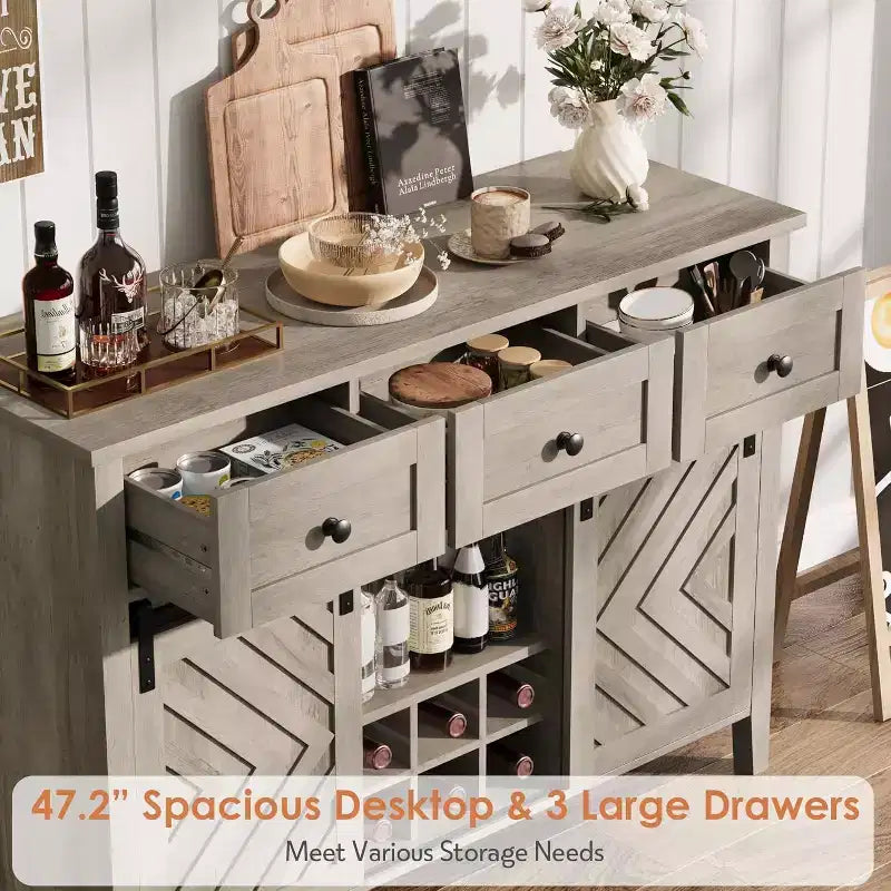 Bauernhaus-Sideboard mit Weinschrank und Schubladen, Weinschrank aus Holz mit verschiebbaren Scheunentüren, rustikale Kaffeestation für das Esszimmer
