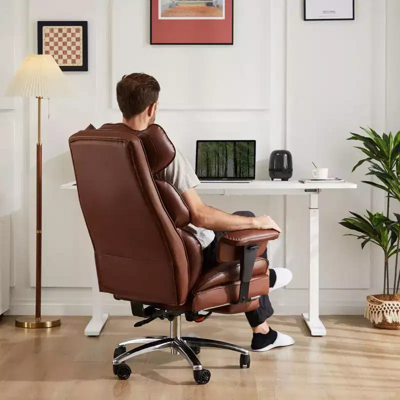 Büro-Chefsessel mit hoher Rückenlehne, ausziehbarer Fußstütze, höhenverstellbar und drehbaren Rollen, ergonomisch