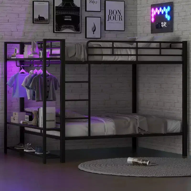 Etagenbett aus Metall (Full Over Full) mit Netzablagen und Kleiderhaken, platzsparendes Metallbettgestell mit LED-Beleuchtung