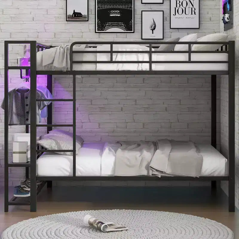 Etagenbett aus Metall (Full Over Full) mit Netzablagen und Kleiderhaken, platzsparendes Metallbettgestell mit LED-Beleuchtung