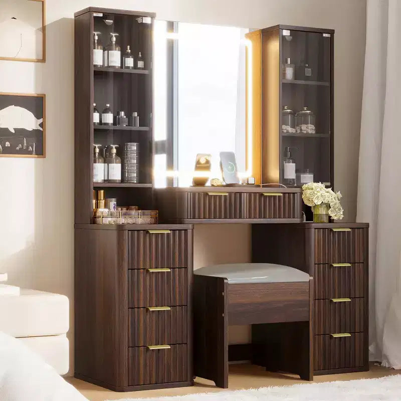 Mid-Century Modern Schminktisch aus Holz mit Hocker, beleuchtetem Spiegel, doppelter Glasvitrine, 10 Schubladen und Ladestation