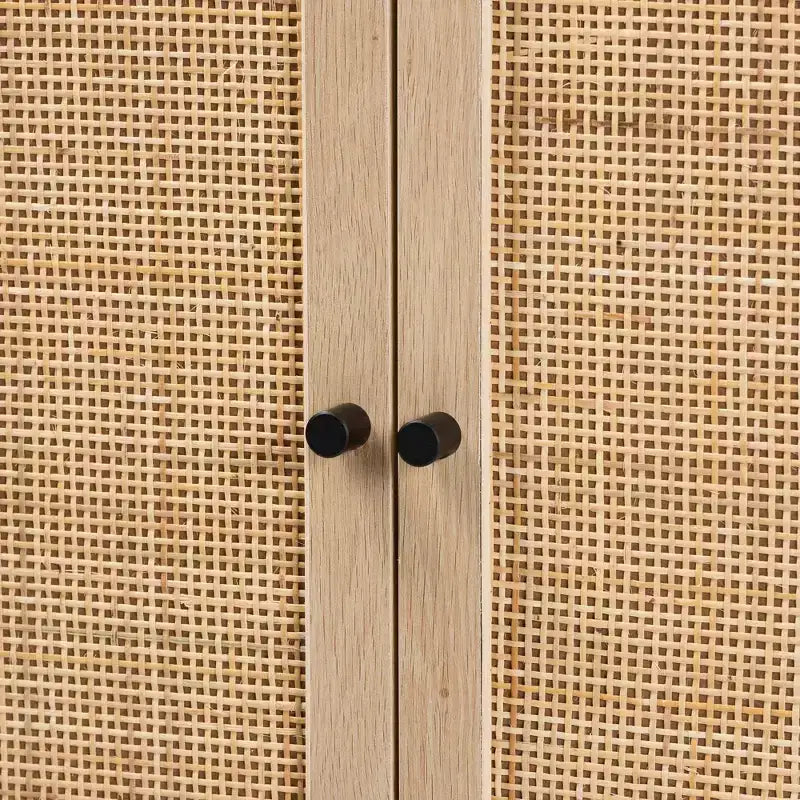 Böhmischer 2-Türiger Aufbewahrungsschrank mit Rattan-Akzenten, Holz- und Metallrahmen, festen Regalböden – Hellbraun/Schwarz